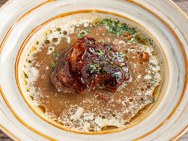 Суп из печеных корнеплодов с томленой говядиной