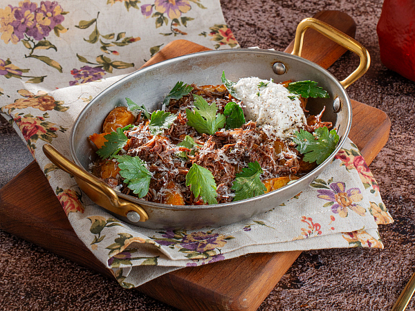 Маринованный картофель с томленой говядиной