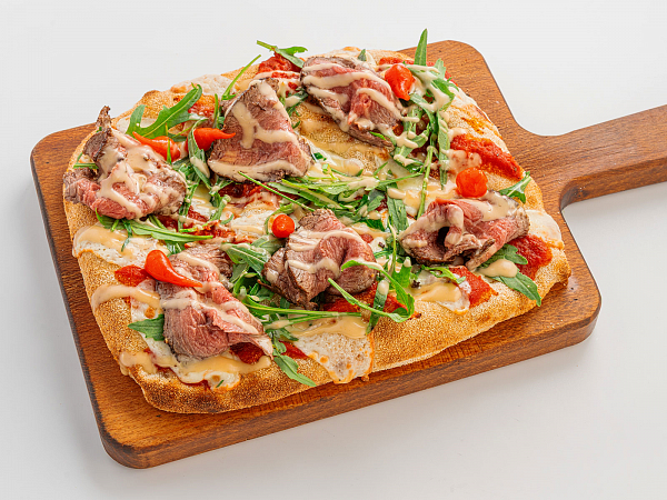 Пицца с ростбифом 