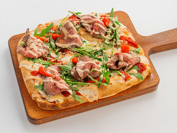 Пицца с ростбифом