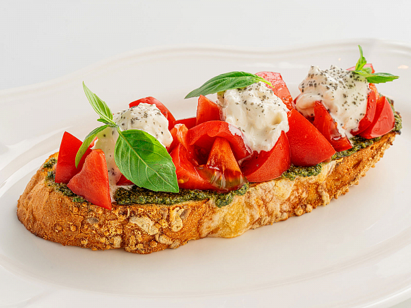 Брускетта со страчателлой