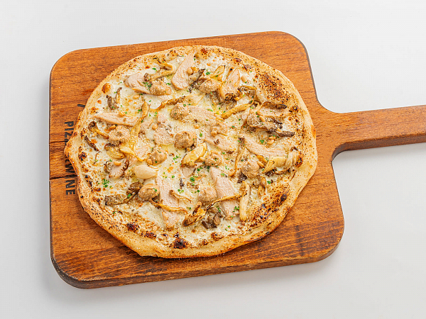 Пицца с курицей и вешенками