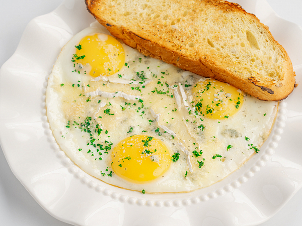 Глазунья сырная