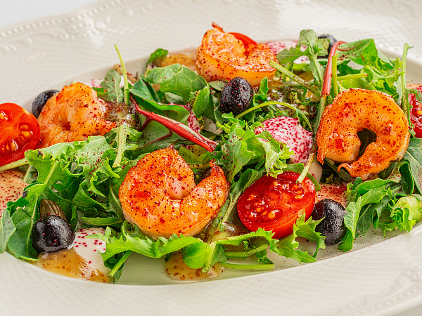 Салат с креветками и кремом из груши